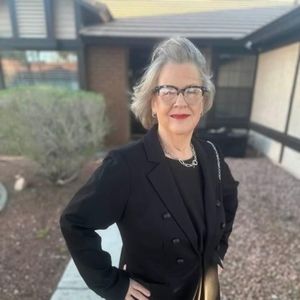 Meet your Posher, Elizabeth